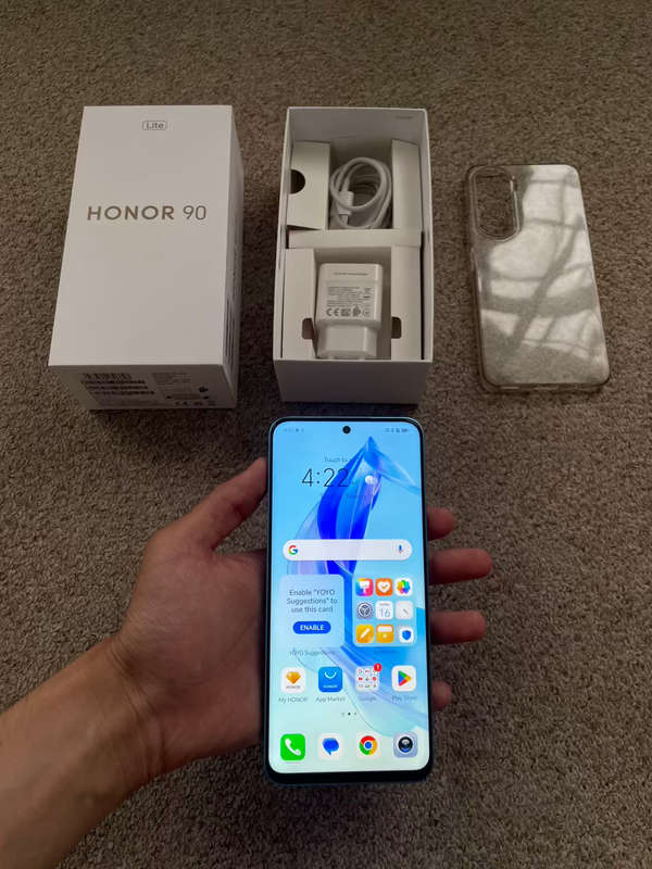 Honor 90 Lite 5G 256gb 13 gb ram dual sim WITH GOOGLE. Excellent condition with box and original cha