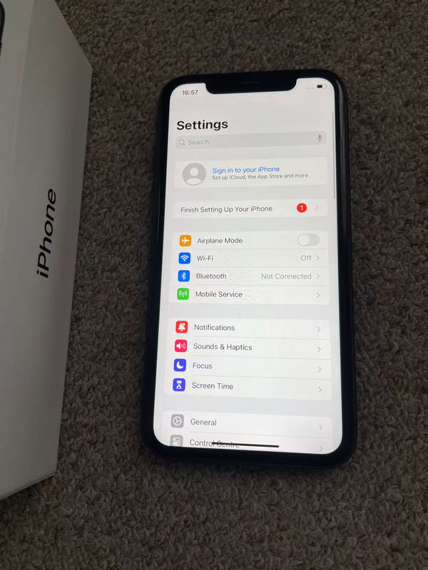 iPhone 11 64gb good condition with box ORIGINAL EVERYTHING