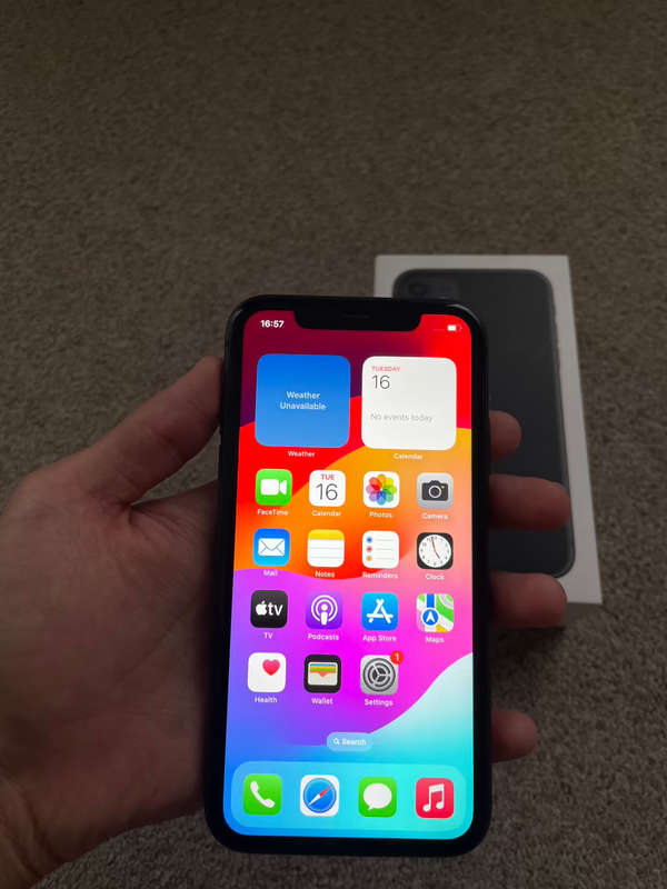 iPhone 11 64gb good condition with box ORIGINAL EVERYTHING