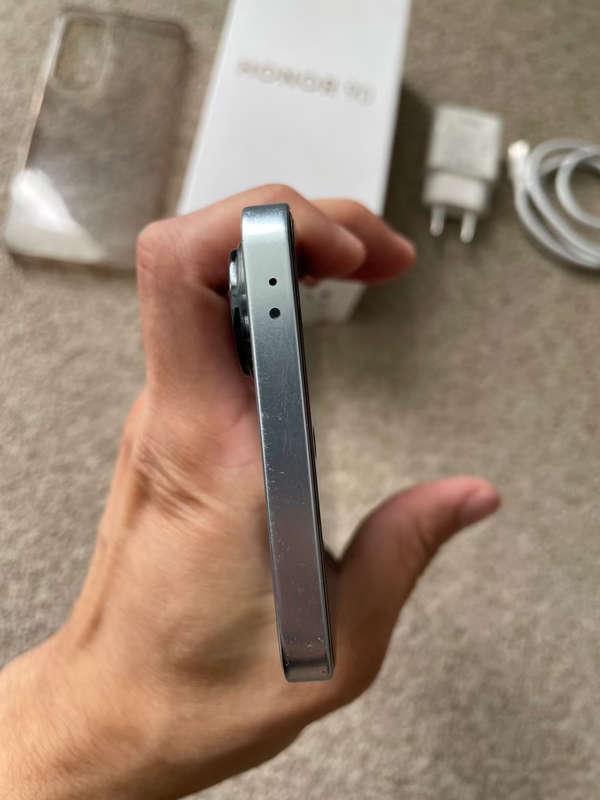 Honor 90 Lite 5G 256gb 13 gb ram dual sim WITH GOOGLE. Excellent condition with box and original cha