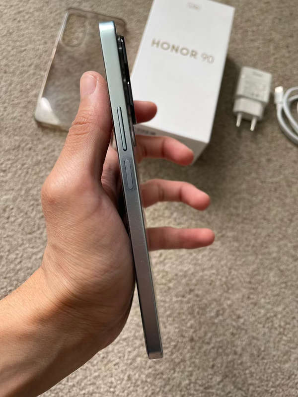 Honor 90 Lite 5G 256gb 13 gb ram dual sim WITH GOOGLE. Excellent condition with box and original cha
