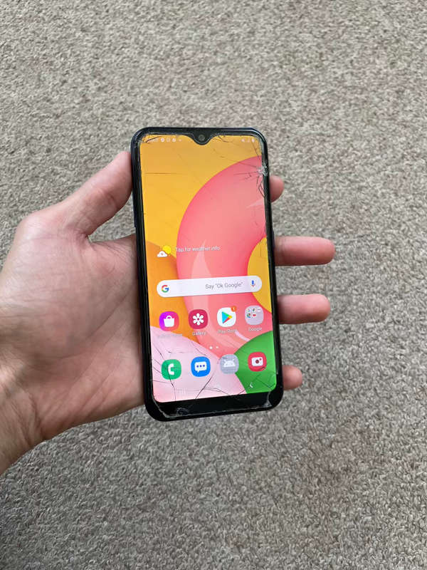 Samsung A01 Dual sim 16gb 2gb ram. READ DESCRIPTION