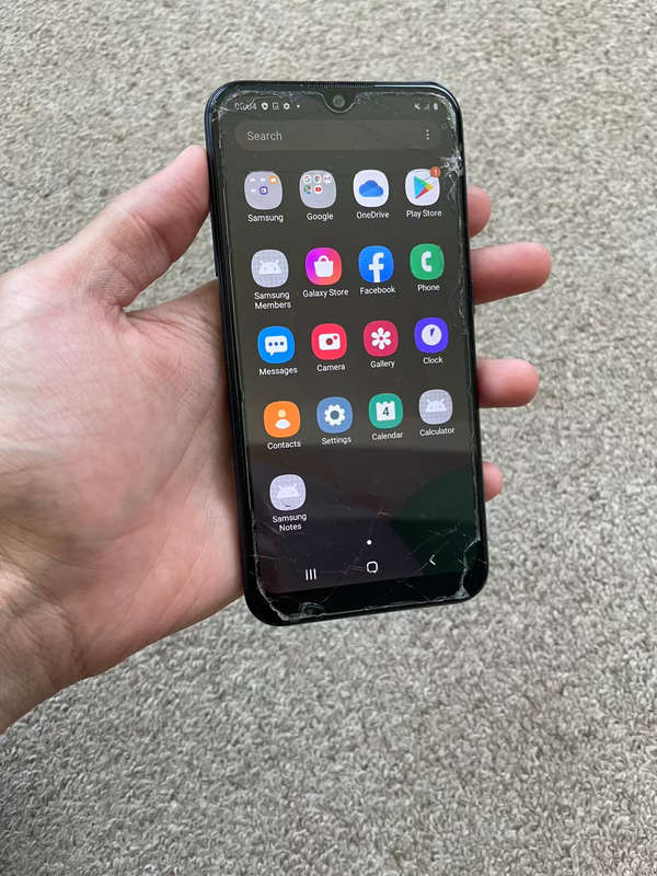 Samsung A01 Dual sim 16gb 2gb ram. READ DESCRIPTION