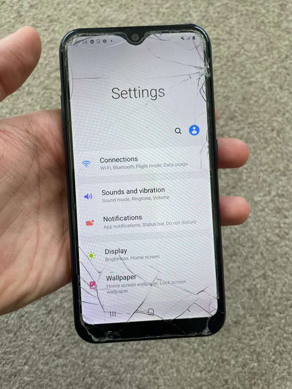 Samsung A01 Dual sim 16gb 2gb ram. READ DESCRIPTION
