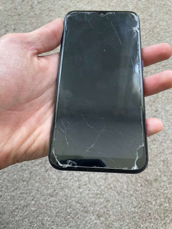 Samsung A01 Dual sim 16gb 2gb ram. READ DESCRIPTION