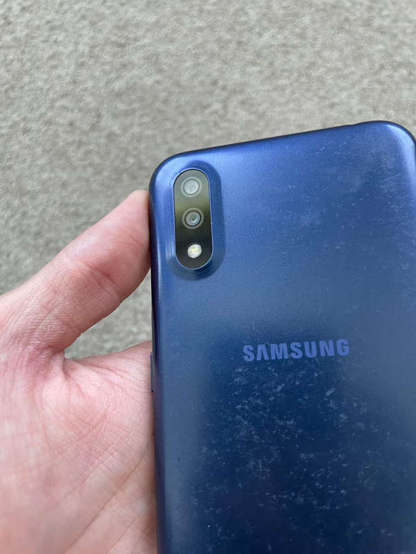 Samsung A01 Dual sim 16gb 2gb ram. READ DESCRIPTION