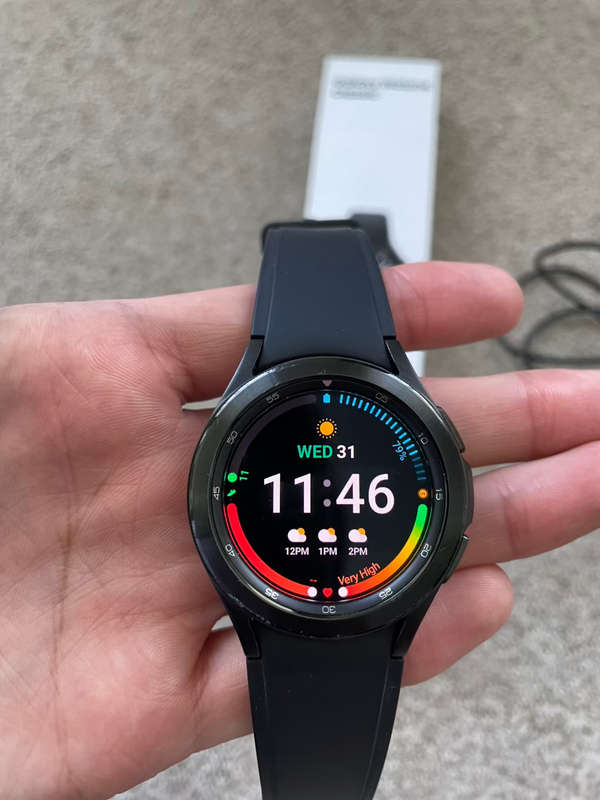Samsung watch 4 classic LTE 42mm with box and charger