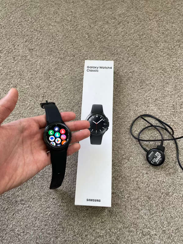 Samsung watch 4 classic LTE 42mm with box and charger