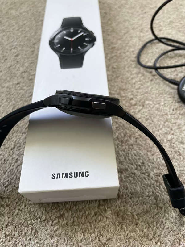 Samsung watch 4 classic LTE 42mm with box and charger