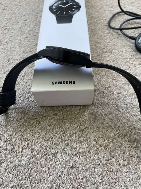 Samsung watch 4 classic LTE 42mm with box and charger