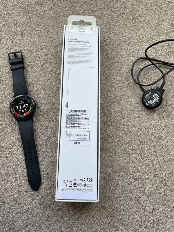 Samsung watch 4 classic LTE 42mm with box and charger
