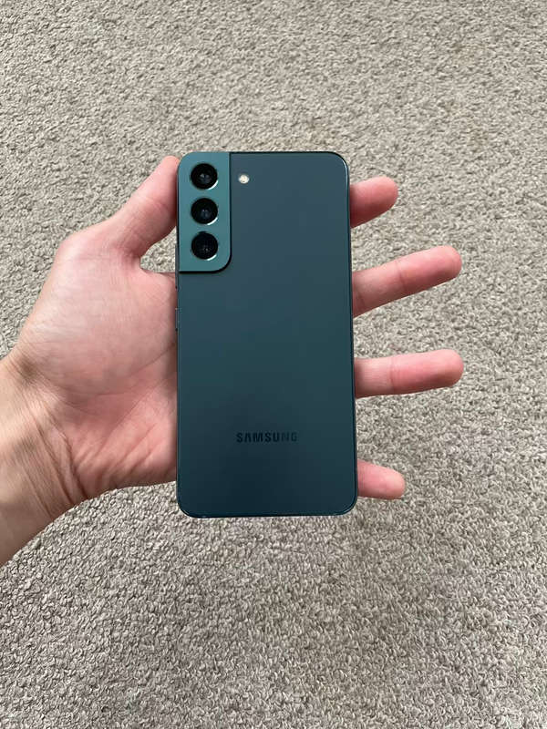 Samsung S22 5G 256gb Dual SIM Immaculate condition with cover - GREEN