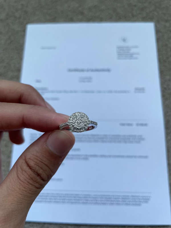 ladies NWJ Diamond Ring. Set with +- 1ct Diamonds, Set in 9ct white gold. With Certificate