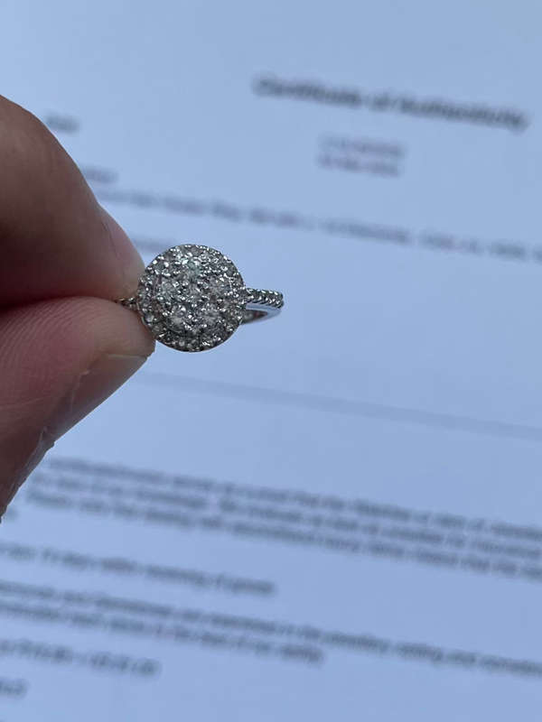 ladies NWJ Diamond Ring. Set with +- 1ct Diamonds, Set in 9ct white gold. With Certificate