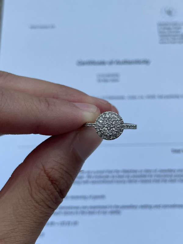 ladies NWJ Diamond Ring. Set with +- 1ct Diamonds, Set in 9ct white gold. With Certificate