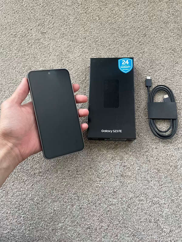 Samsung S23 FE 5G 256gb 8gb ram IMMACULATE CONDITION LIKE NEW, with box and cable