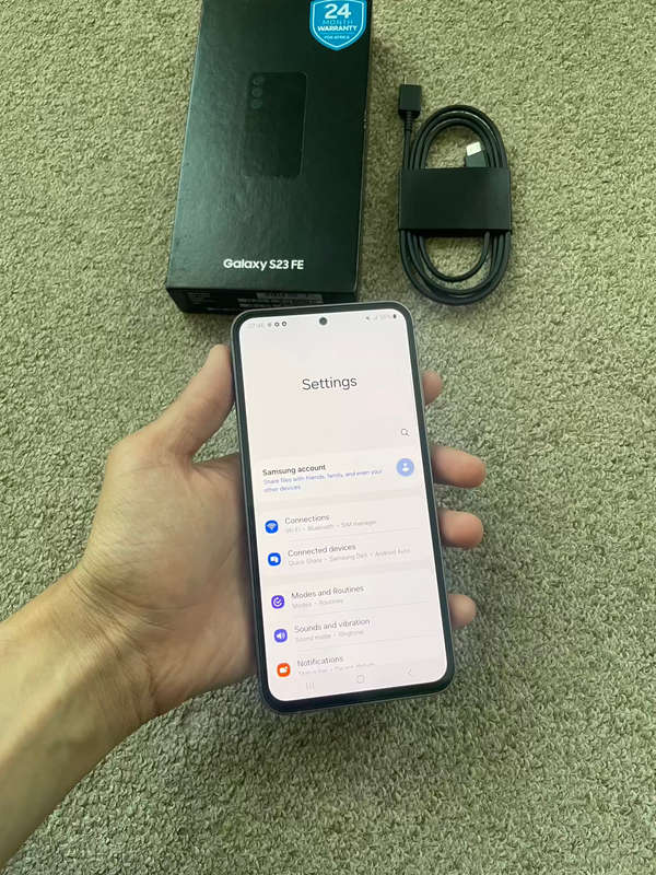 Samsung S23 FE 5G 256gb 8gb ram IMMACULATE CONDITION LIKE NEW, with box and cable