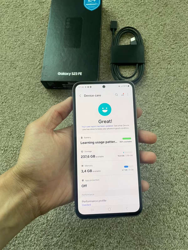 Samsung S23 FE 5G 256gb 8gb ram IMMACULATE CONDITION LIKE NEW, with box and cable