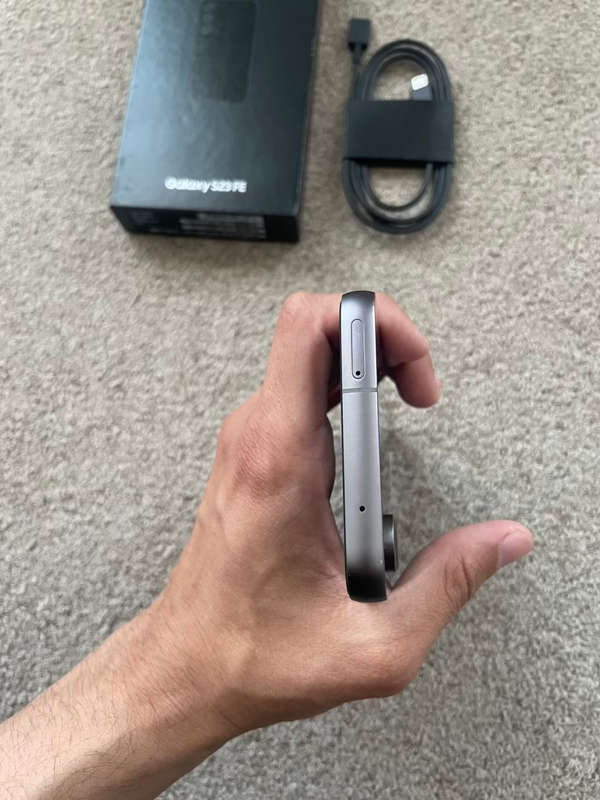 Samsung S23 FE 5G 256gb 8gb ram IMMACULATE CONDITION LIKE NEW, with box and cable