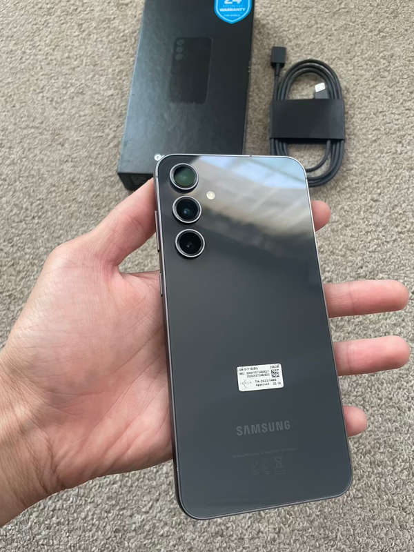 Samsung S23 FE 5G 256gb 8gb ram IMMACULATE CONDITION LIKE NEW, with box and cable