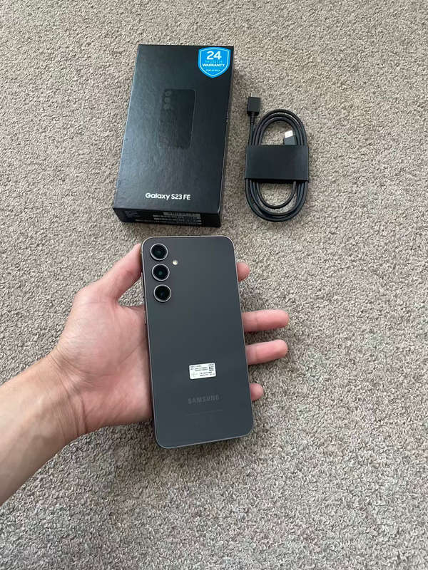 Samsung S23 FE 5G 256gb 8gb ram IMMACULATE CONDITION LIKE NEW, with box and cable