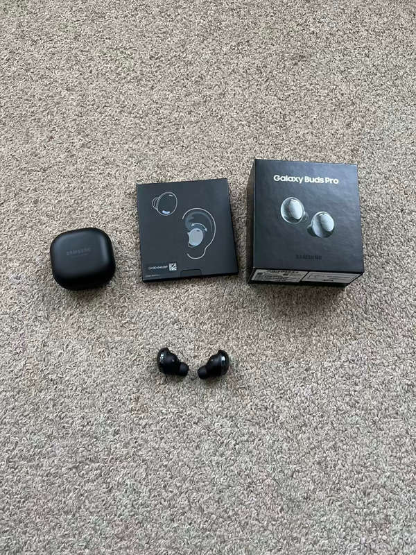 ORIGINAL Samsung Buds Pro with box Excellent condition- Black