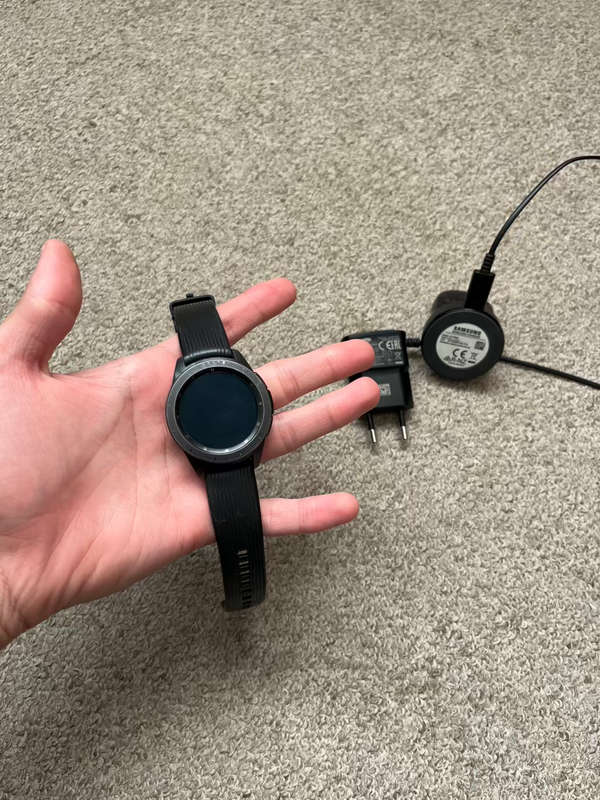 Samsung Galaxy Watch SM-R810 42mm with charger