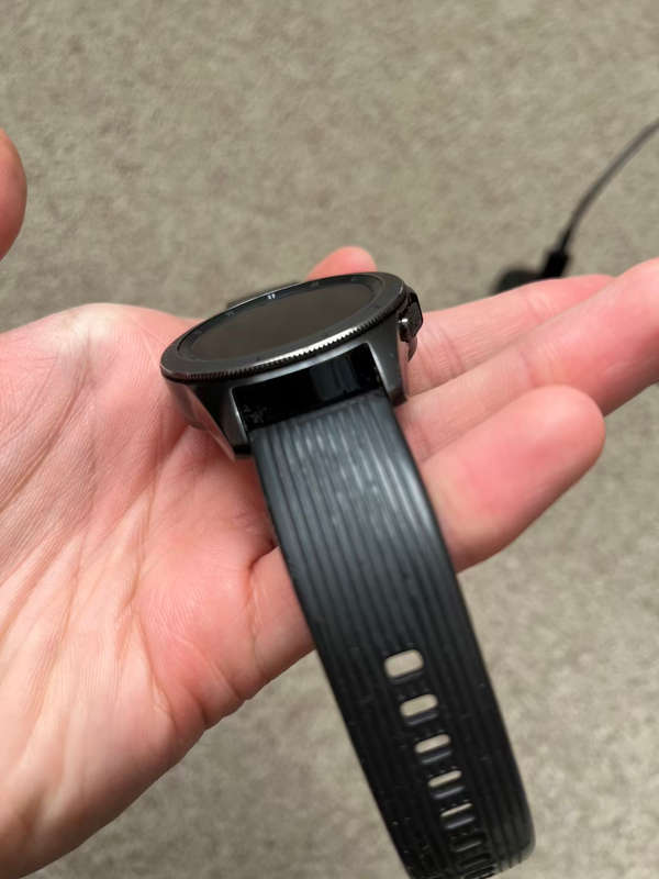 Samsung Galaxy Watch SM-R810 42mm with charger