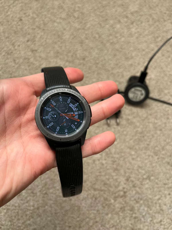 Samsung Galaxy Watch SM-R810 42mm with charger
