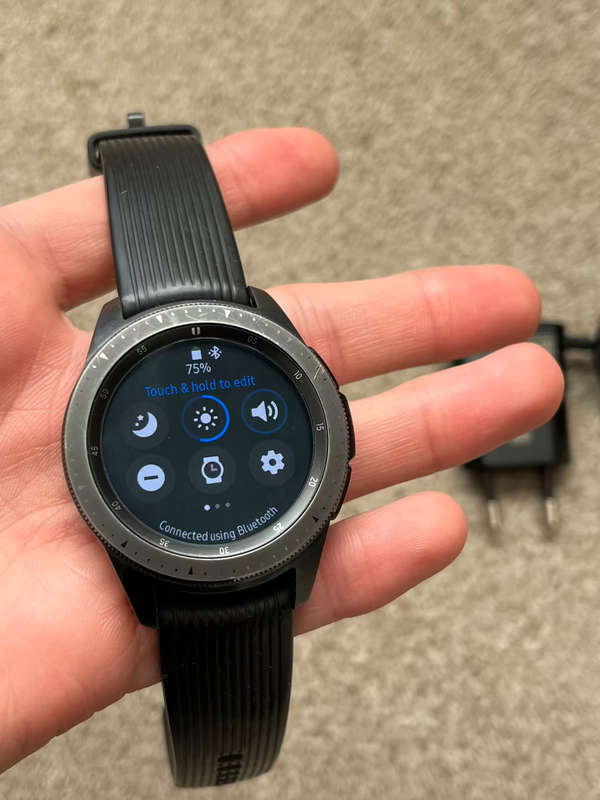 Samsung Galaxy Watch SM-R810 42mm with charger