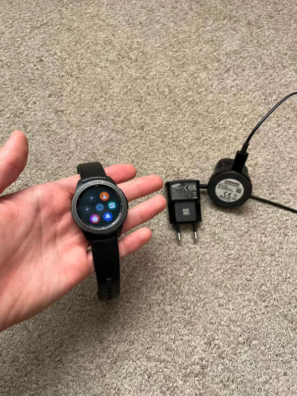 Samsung Galaxy Watch SM-R810 42mm with charger