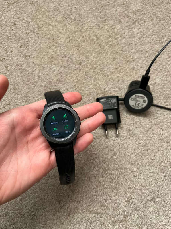 Samsung Galaxy Watch SM-R810 42mm with charger