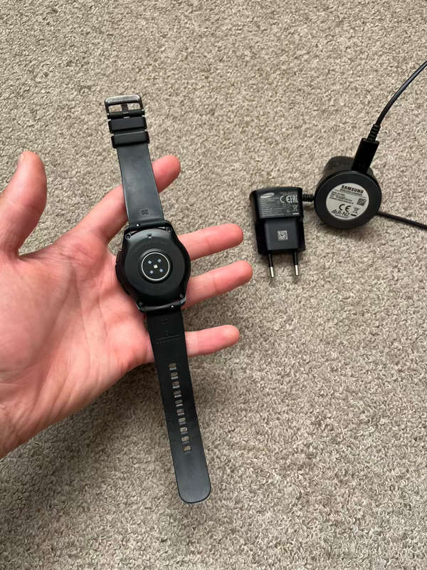 Samsung Galaxy Watch SM-R810 42mm with charger