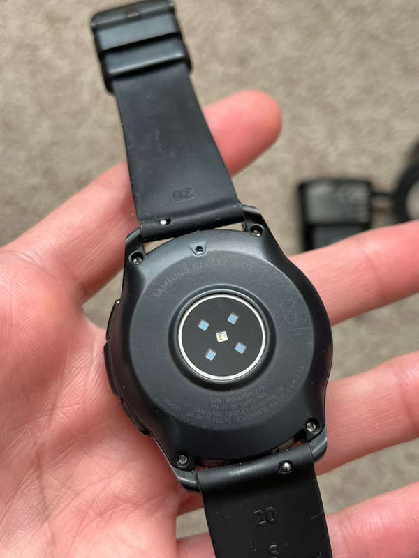 Samsung Galaxy Watch SM-R810 42mm with charger
