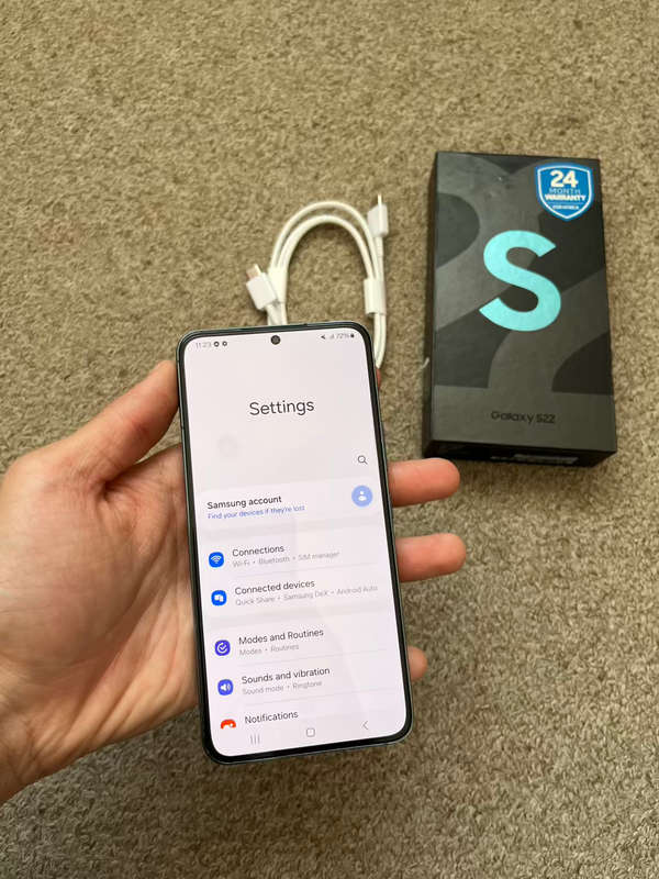 Samsung S22 5G 256gb Dual SIM Immaculate condition with box and cable - green