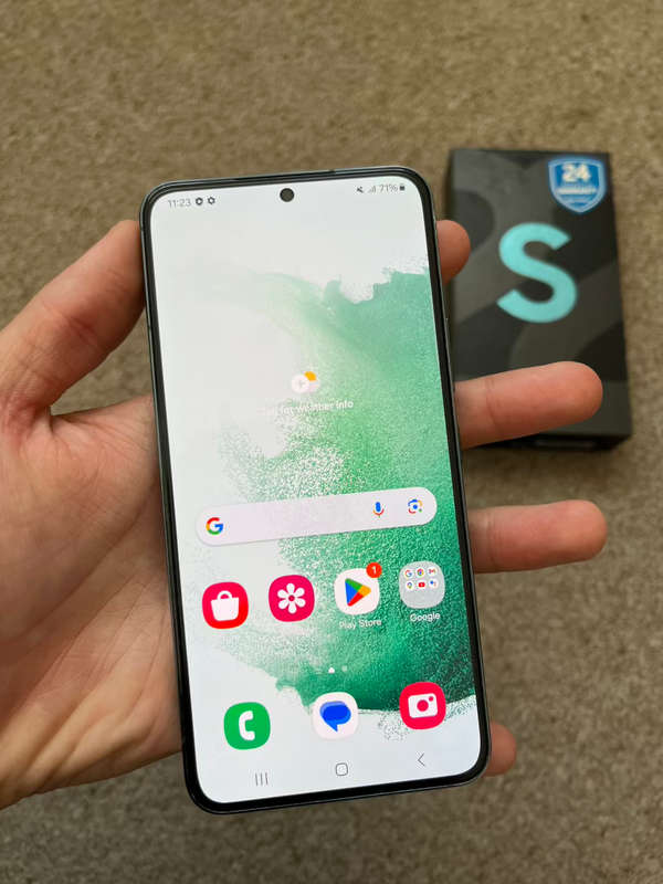 Samsung S22 5G 256gb Dual SIM Immaculate condition with box and cable - green