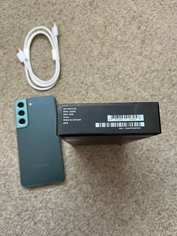 Samsung S22 5G 256gb Dual SIM Immaculate condition with box and cable - green