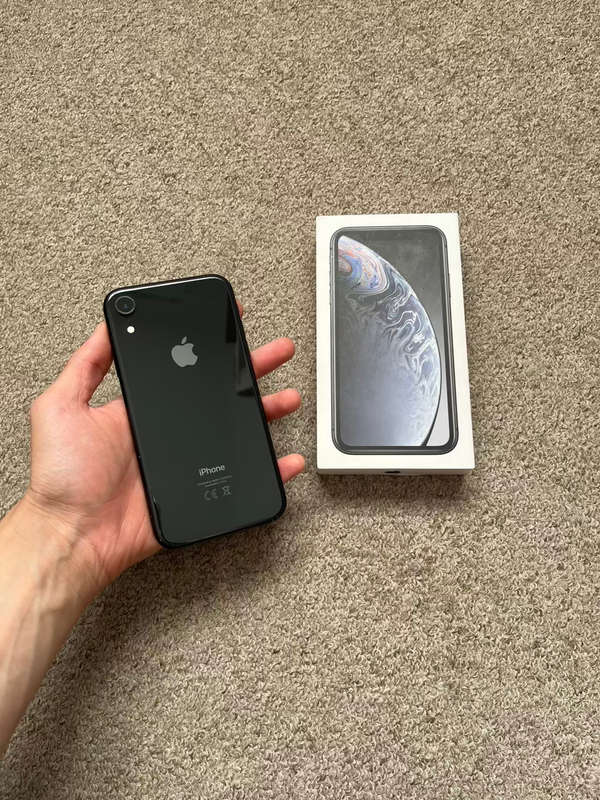 iPhone XR 64GB Good condition with box