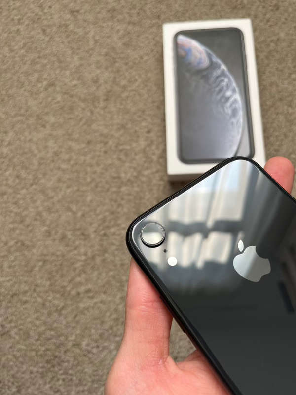 iPhone XR 64GB Good condition with box
