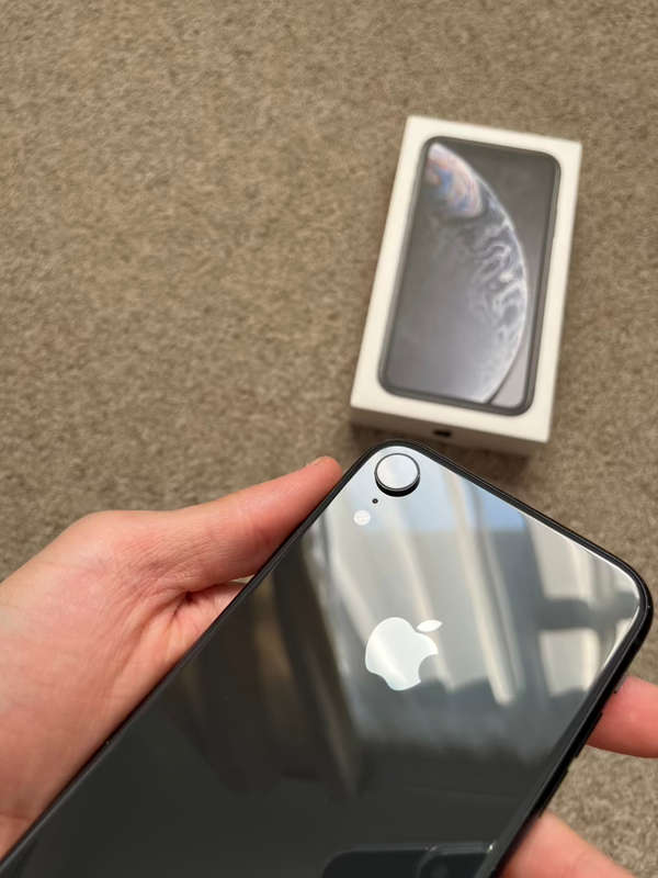 iPhone XR 64GB Good condition with box