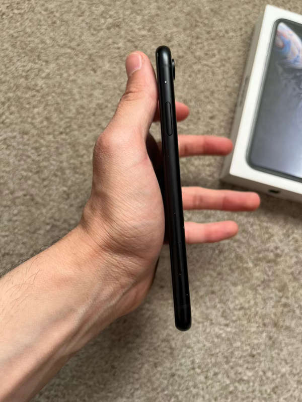 iPhone XR 64GB Good condition with box