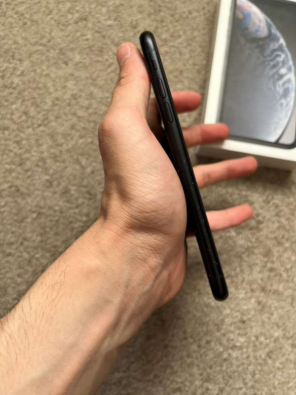 iPhone XR 64GB Good condition with box