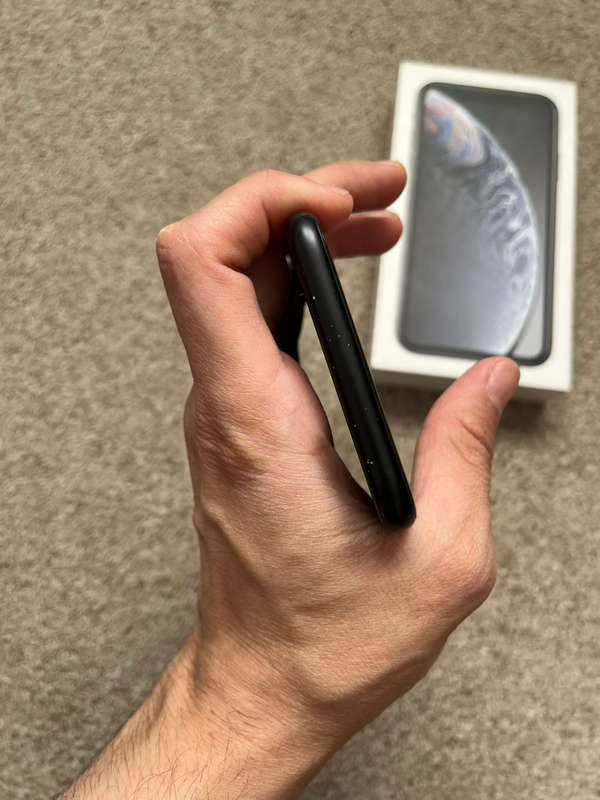 iPhone XR 64GB Good condition with box