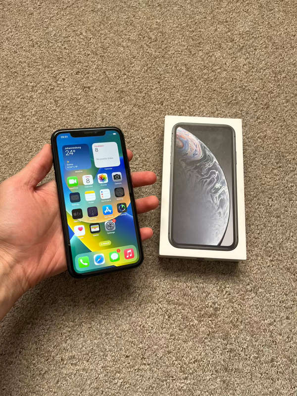 iPhone XR 64GB Good condition with box
