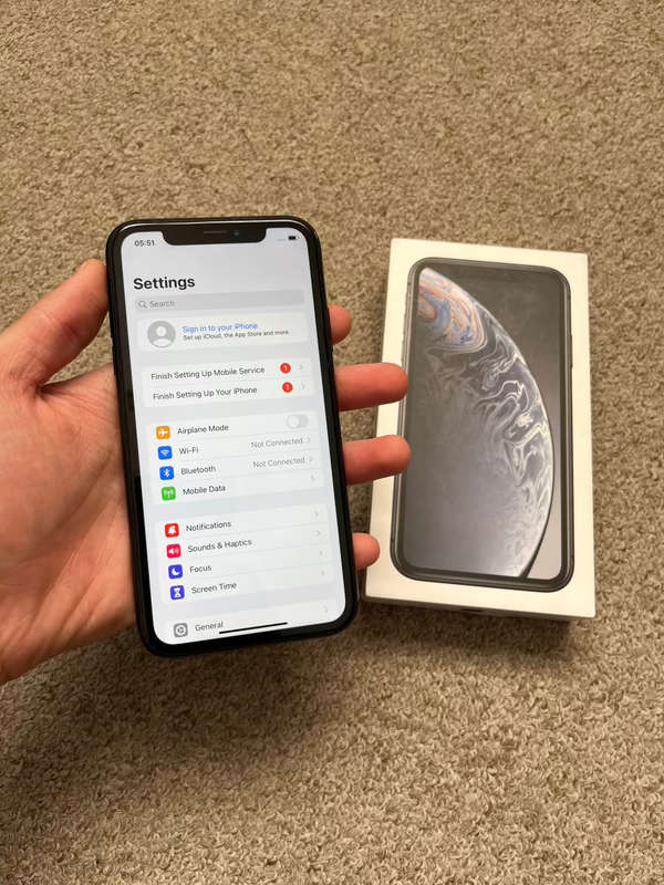 iPhone XR 64GB Good condition with box
