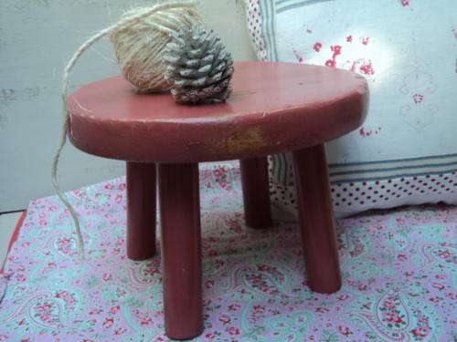 VINTAGE WOODEN MILKING STOOL - SAWEET!