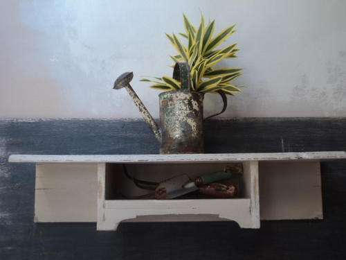 RUSTIC WOODEN COUNTRY POTPLANT STAND, SHELF UPCYCLED - SHIPPING R55 (5KG)
