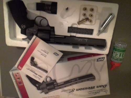Unwanted gift! 8 inch 4.5mm CO2 Dan Wesson with 1500 steel bullets and speed loader