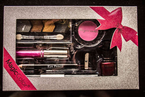 MAKE UP KIT - GIFT BOXED
