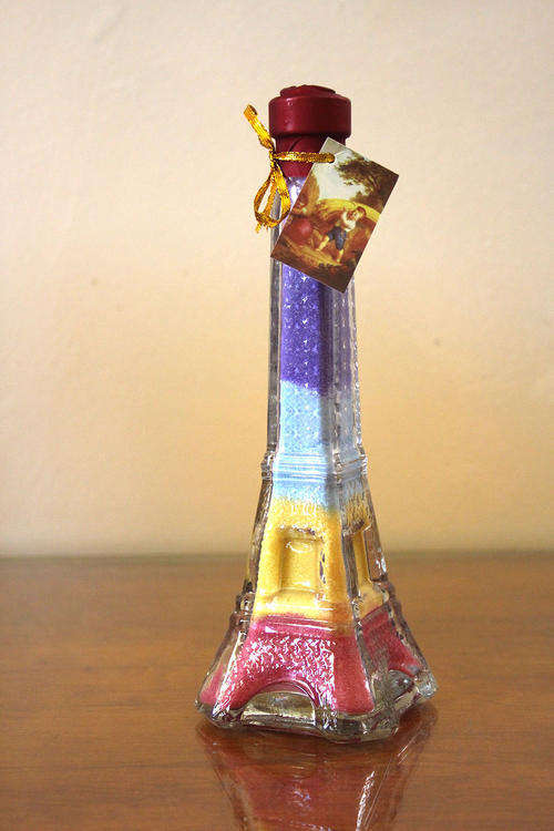 EIFFEL TOWER SHAPED BOTTLE WITH BATH SALTS